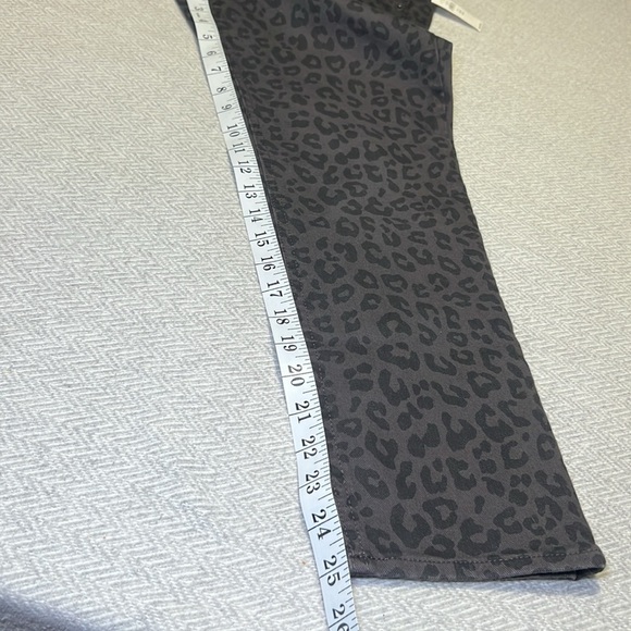 GAP Maternity Vintage Slim Jeans.  Leopard Print - Black and Gray. Size 27 - Picture 9 of 12